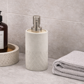 Gedy Dosasapone in Cemento Grigio e Bambù Linea Afrodite con Erogatore in Plastica Nichel Spazzolato