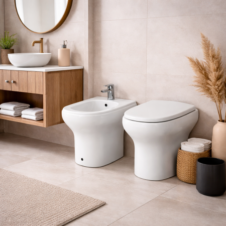 RAK Ceramics Coppia Sanitari Vaso WC e Bidet a Pavimento Filomuro Compact Colore Bianco con Sedile Incluso