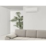 Ideal Clima Ventilconvettore A Parete Idrosplit Falko Hi-Wall Inverter 850 THM08A Con Comando Incluso ambientata salotto